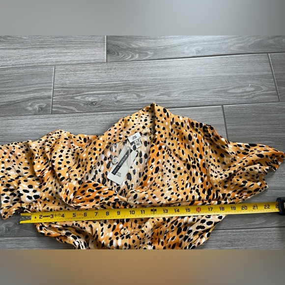 River Island| Animal Print Romper, Short Sleeve/Collard w Tie Waist•••NWT - Picture 7 of 16